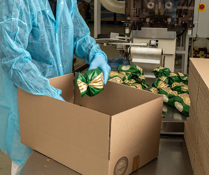 Укладка продукции в коробки